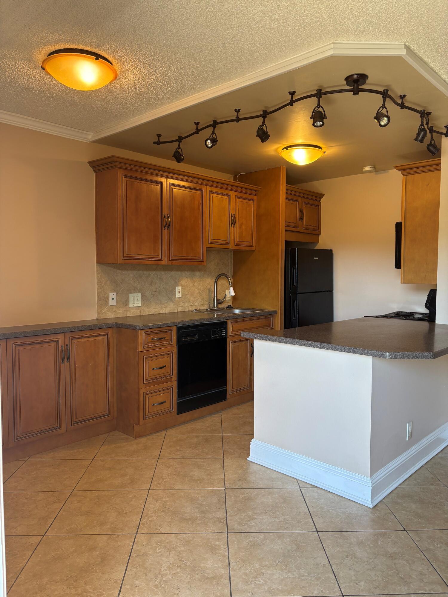 305 E Ocean Avenue 206