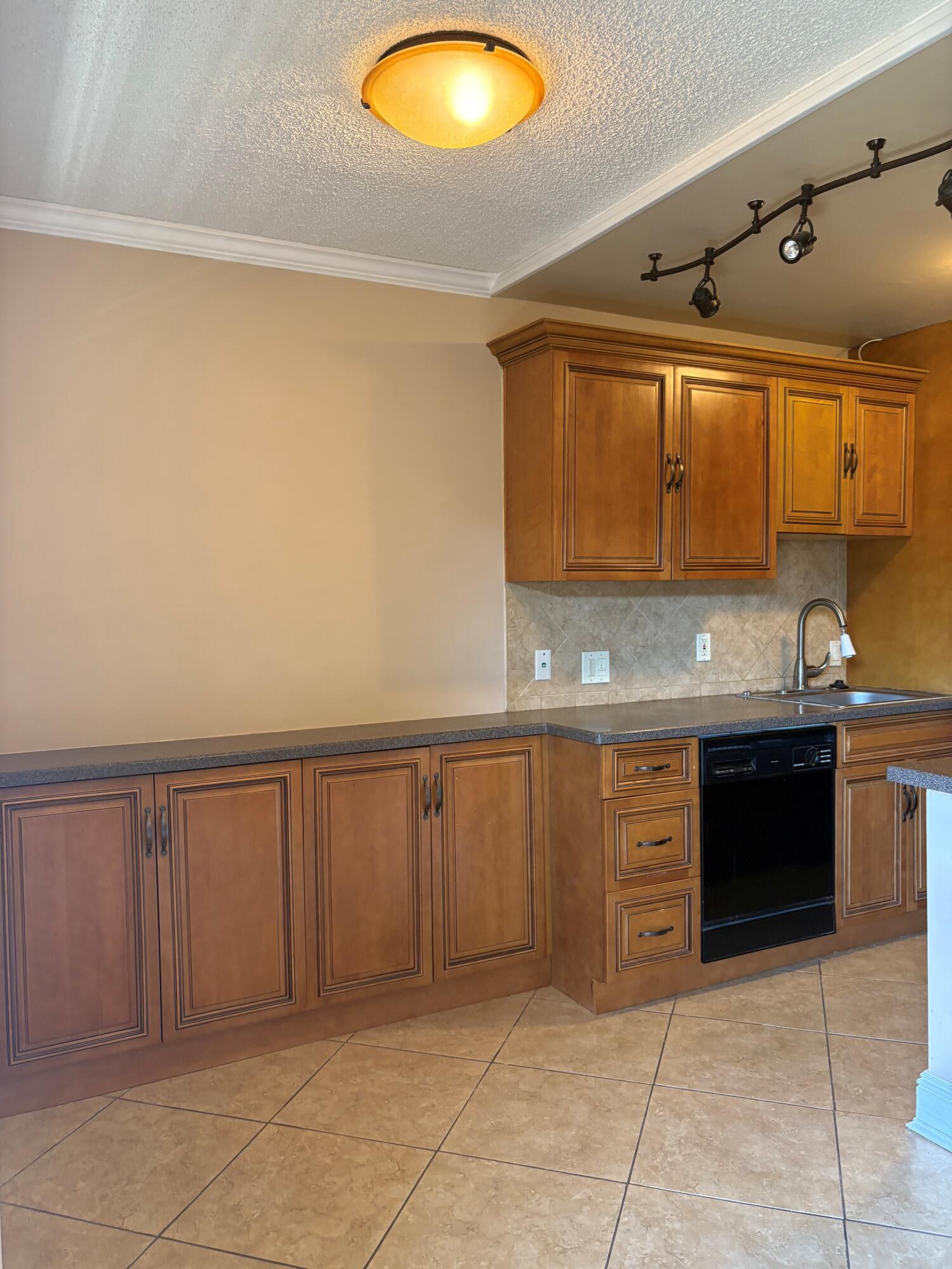 305 E Ocean Avenue 206