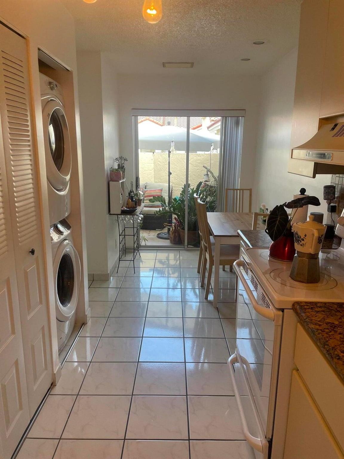 1592 Springside Drive