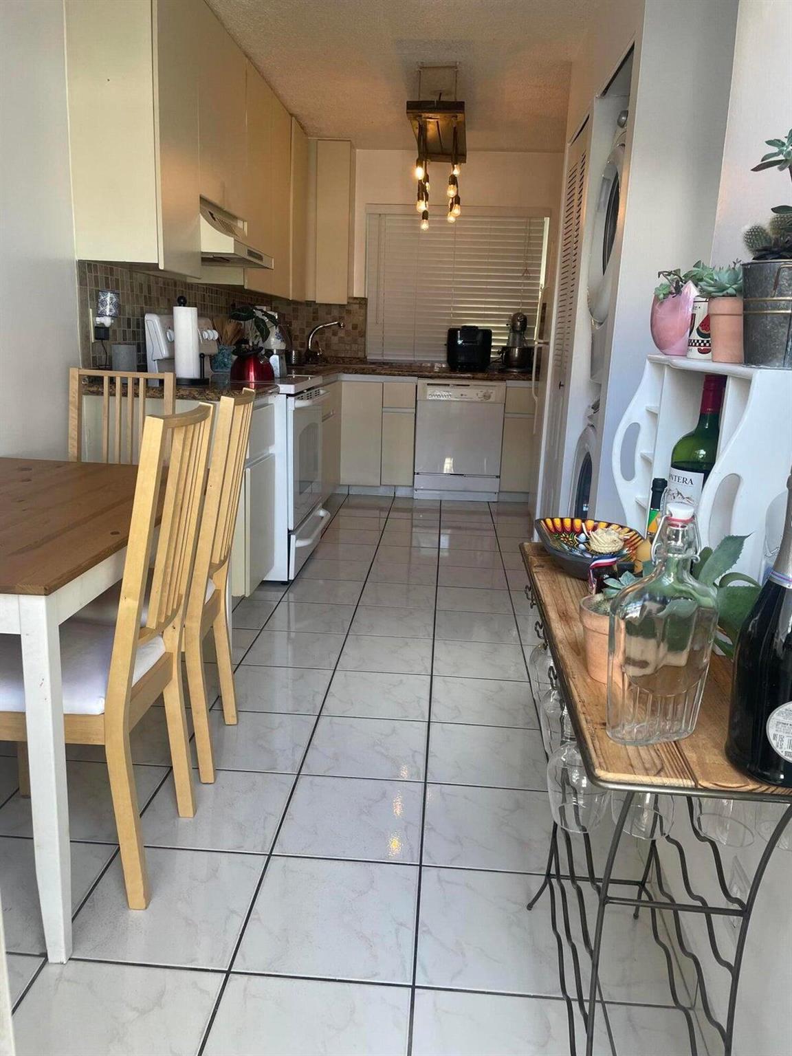 1592 Springside Drive