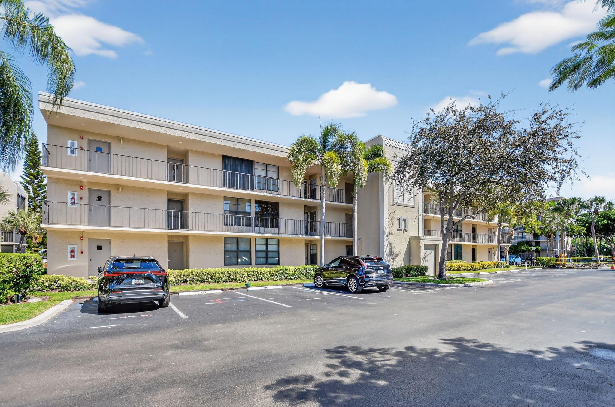 11 Royal Palm Way 304