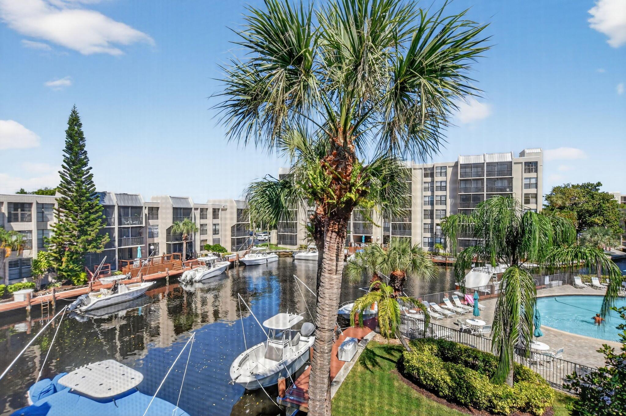 11 Royal Palm Way 304