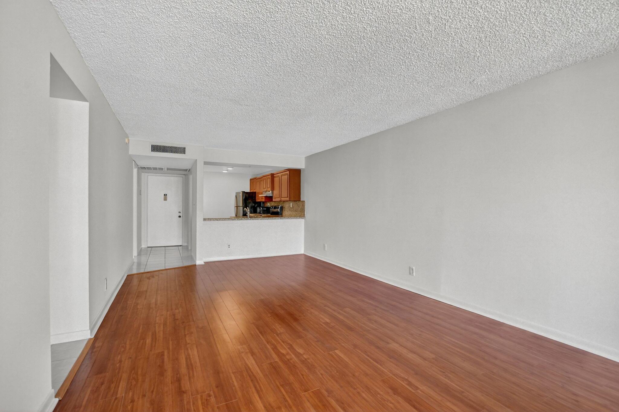 11 Royal Palm Way 304