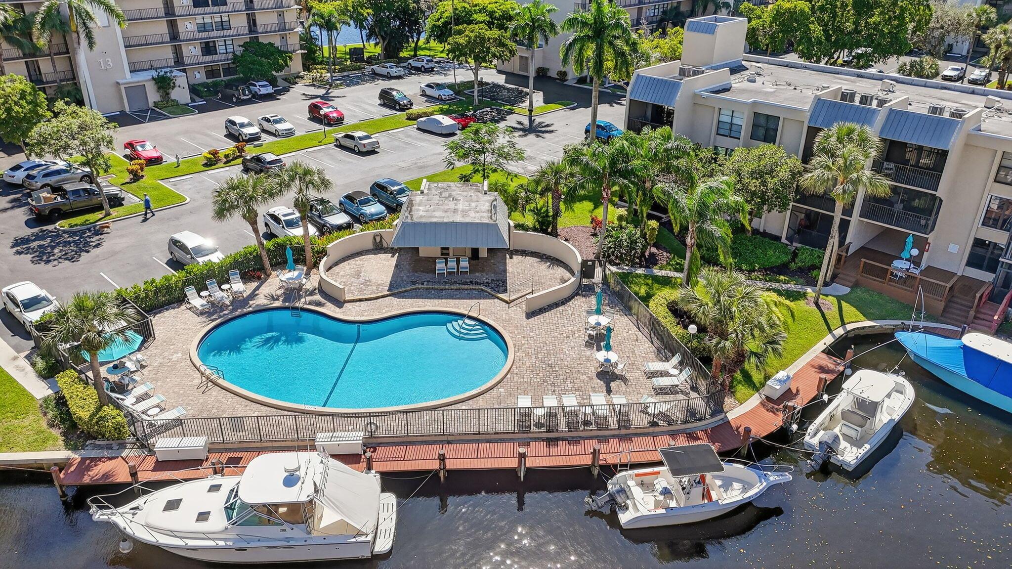 11 Royal Palm Way 304