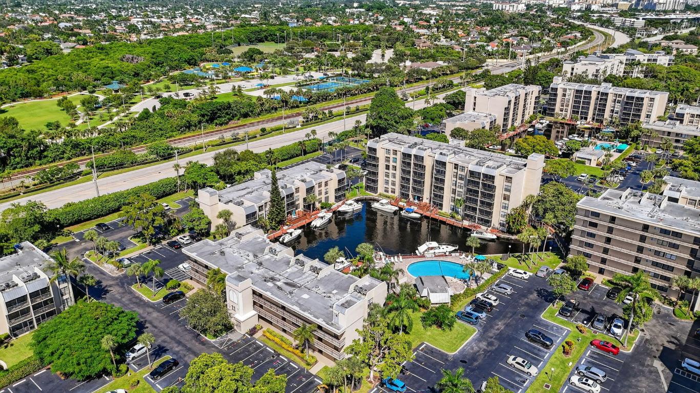 11 Royal Palm Way 304