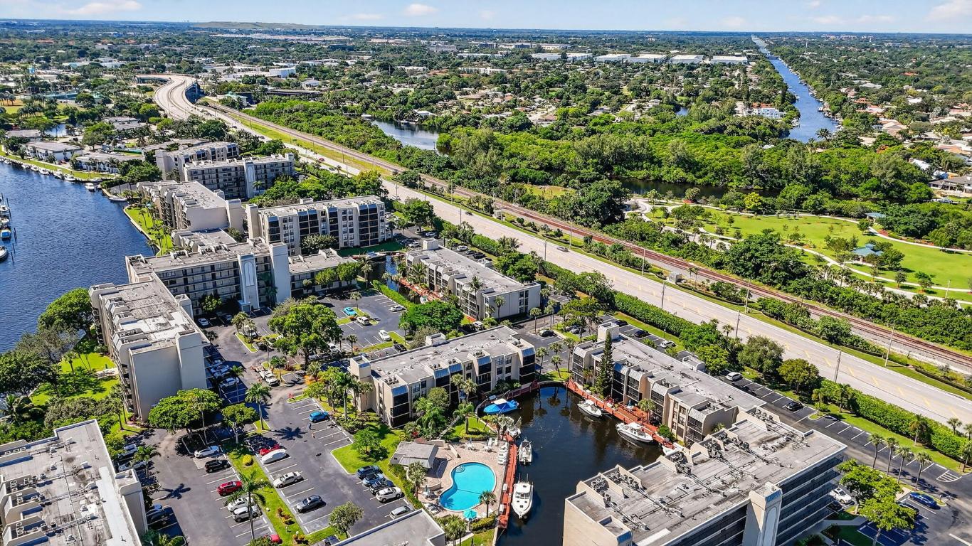 11 Royal Palm Way 304