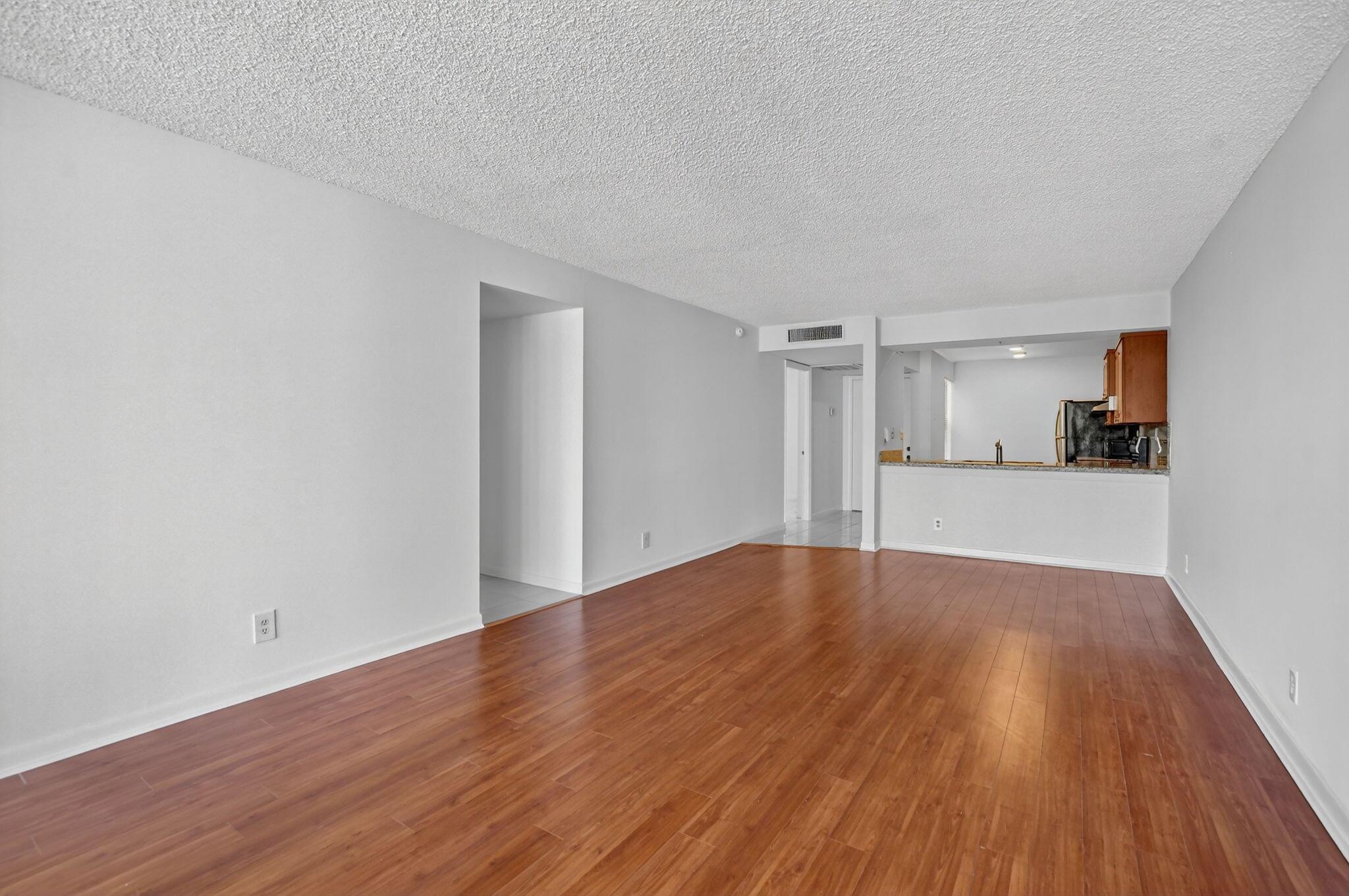 11 Royal Palm Way 304