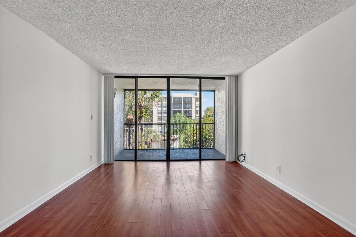 11 Royal Palm Way 304