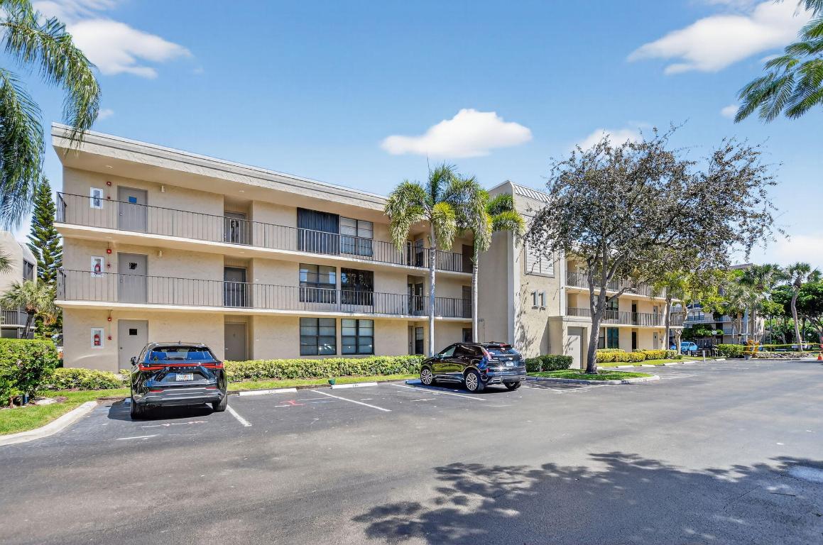 11 Royal Palm Way 304