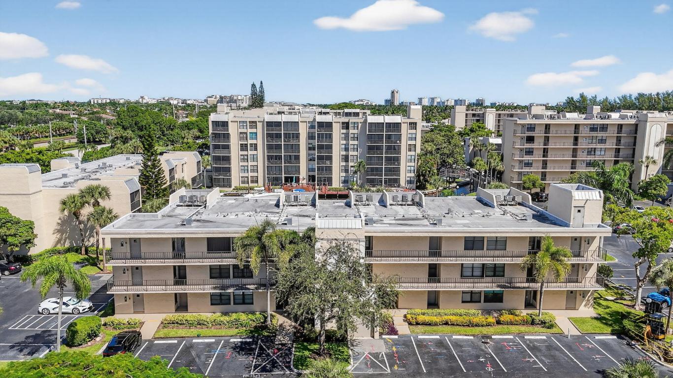 11 Royal Palm Way 304