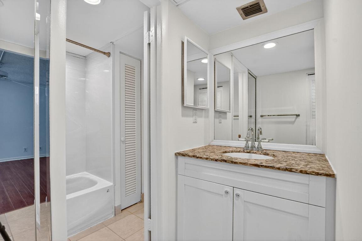 11 Royal Palm Way 304