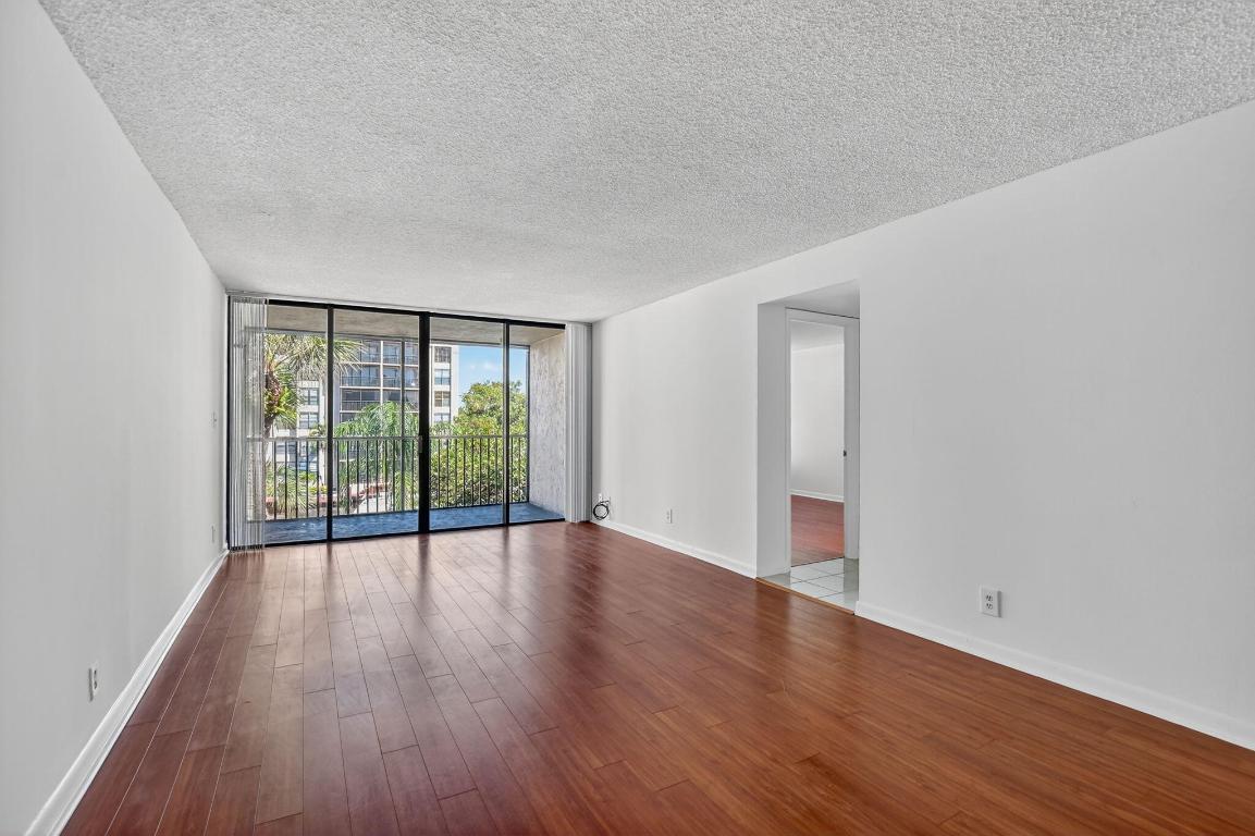 11 Royal Palm Way 304