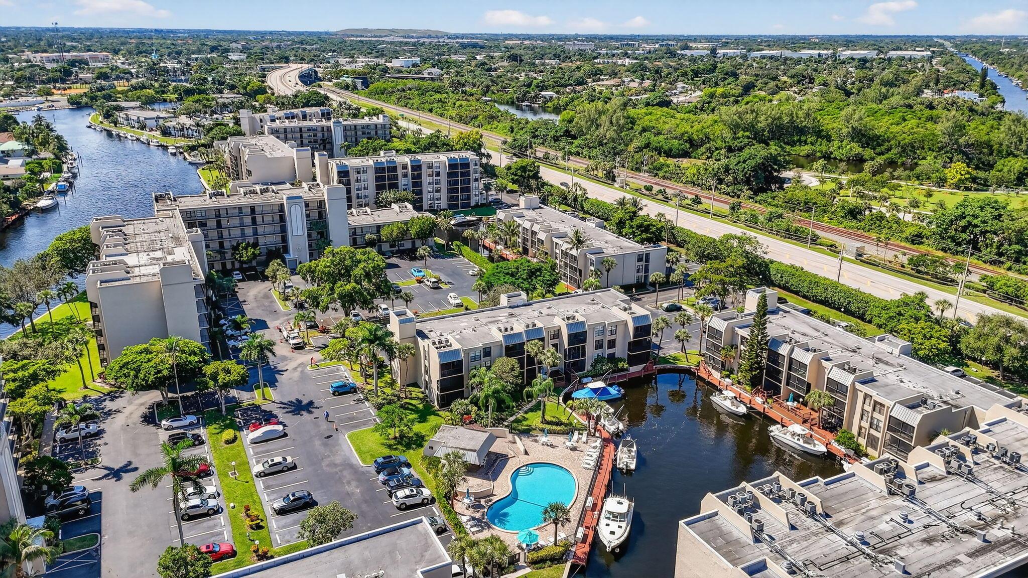 11 Royal Palm Way 304