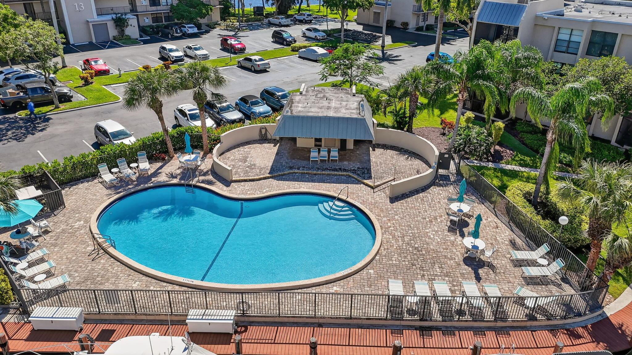 11 Royal Palm Way 304