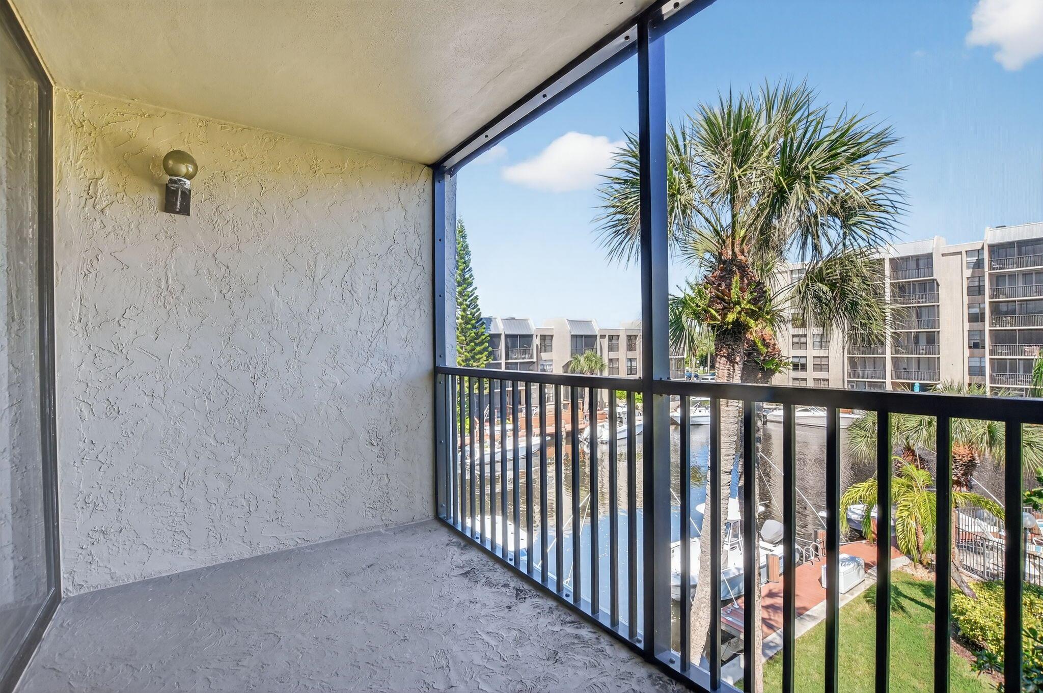 11 Royal Palm Way 304