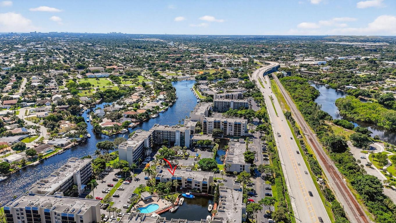 11 Royal Palm Way 304