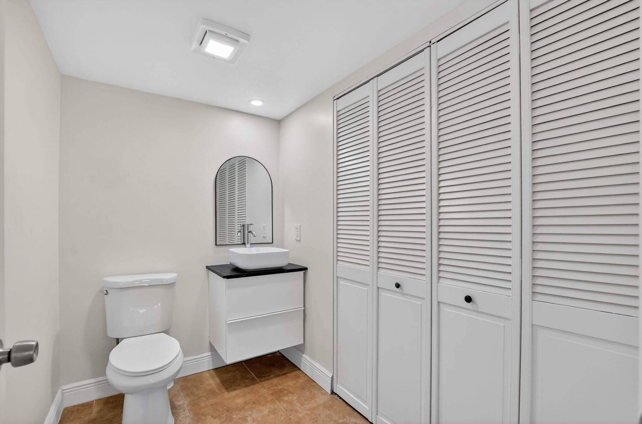 22958 Oxford Place D