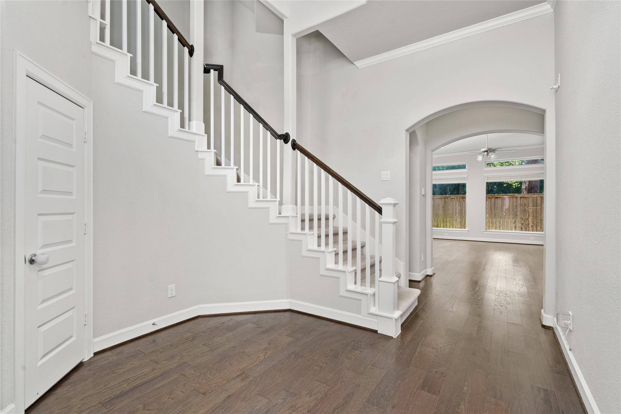 927 S Lacey Garden Loop