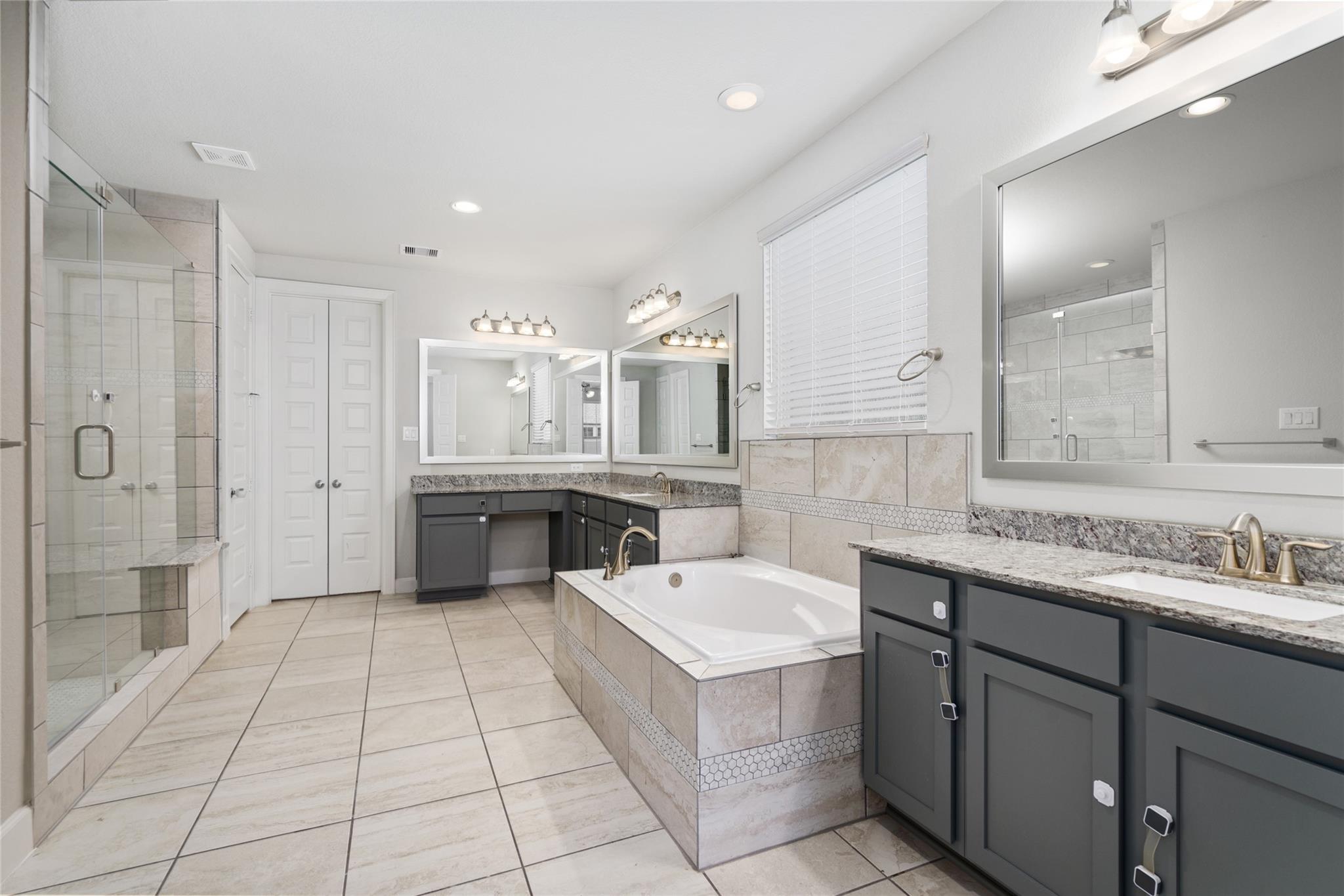 927 S Lacey Garden Loop