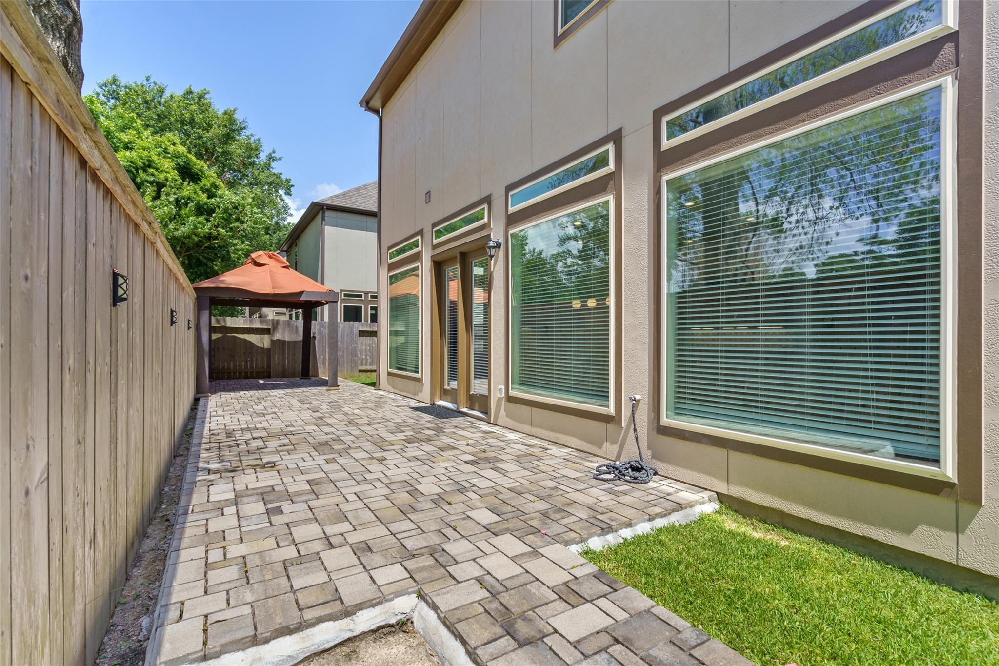 927 S Lacey Garden Loop