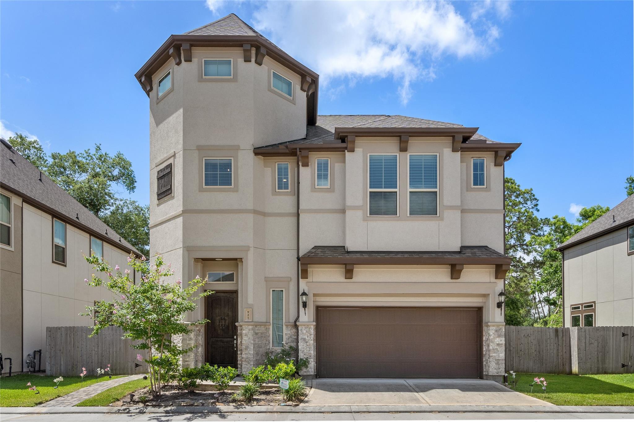 927 S Lacey Garden Loop