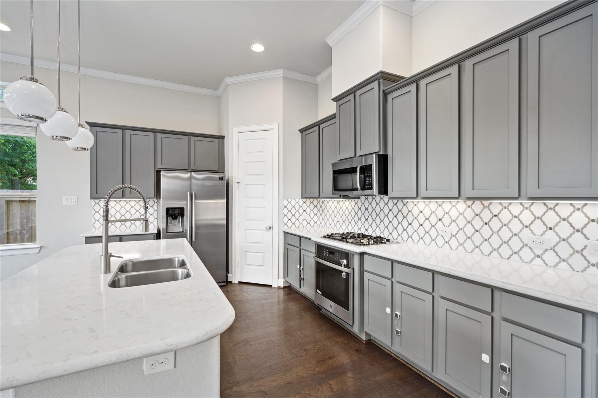 927 S Lacey Garden Loop