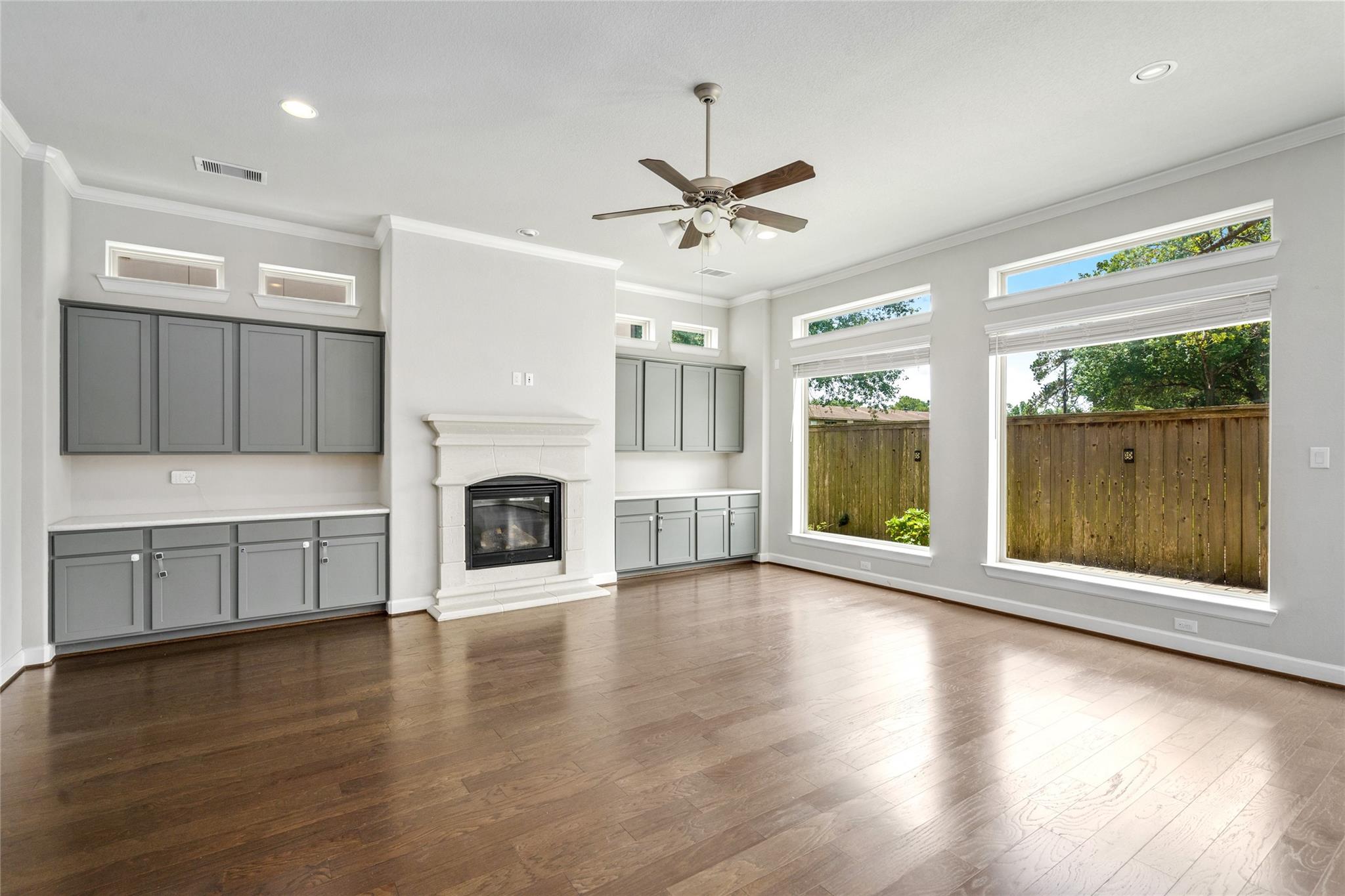927 S Lacey Garden Loop
