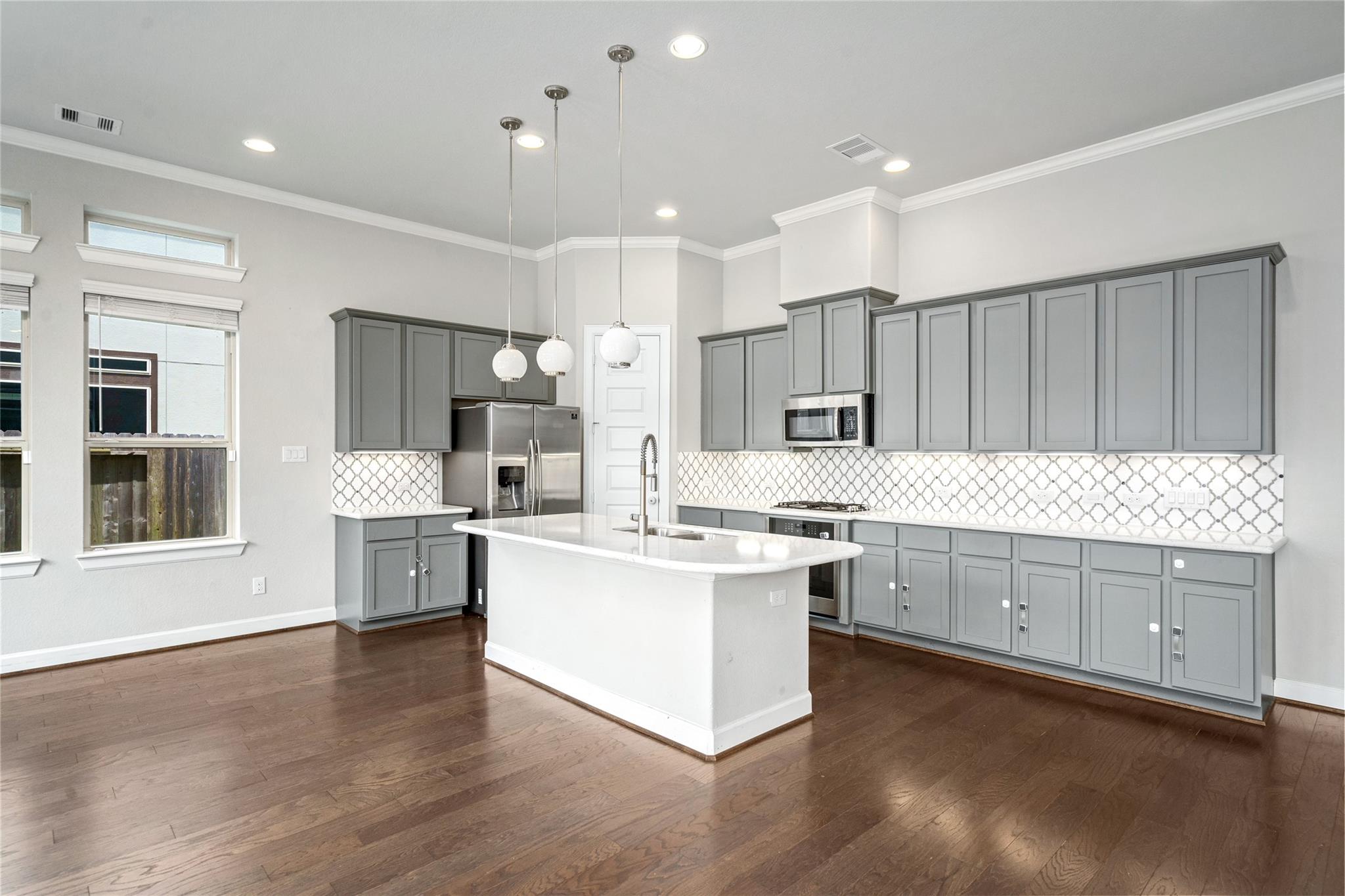 927 S Lacey Garden Loop