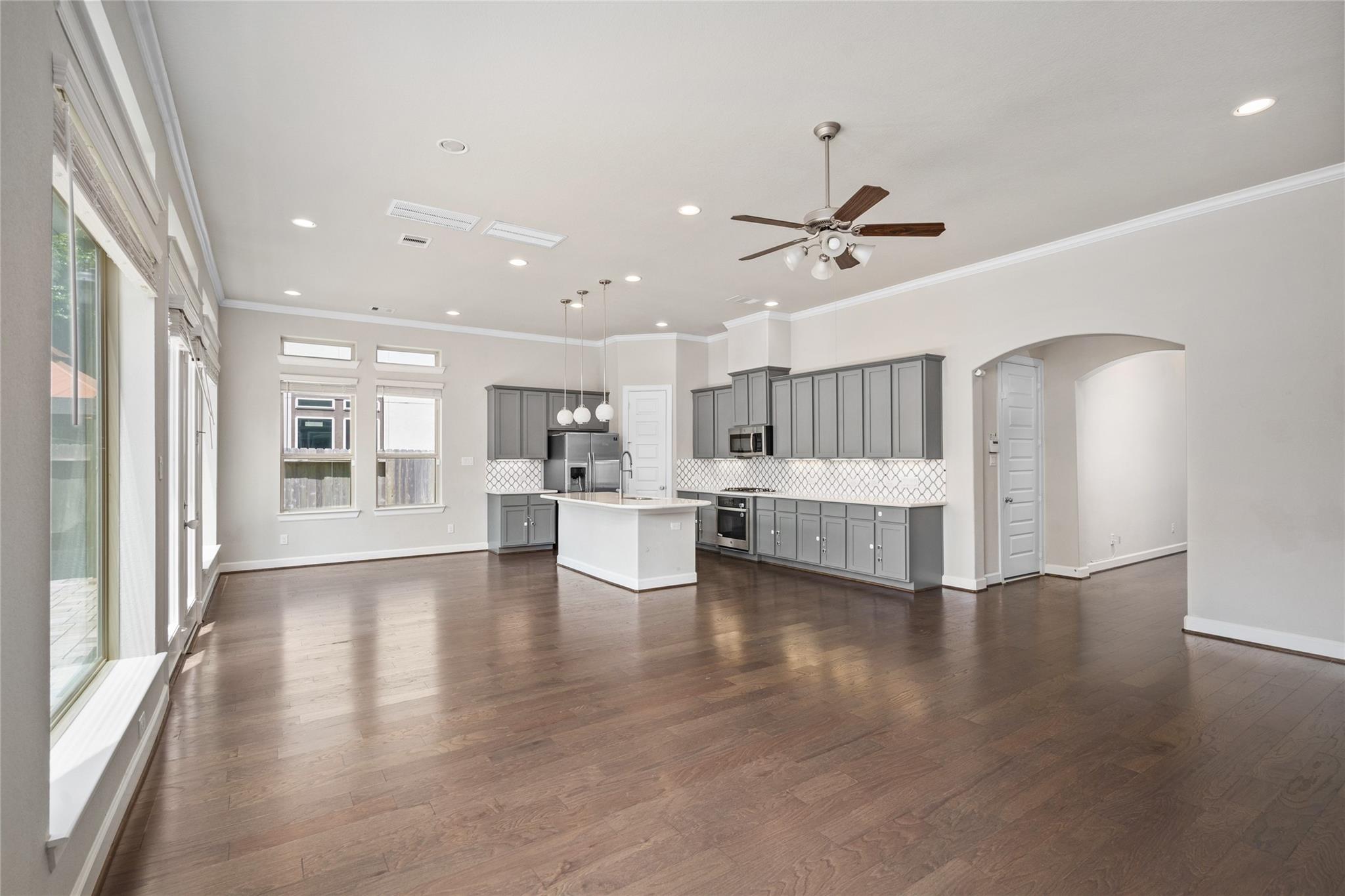 927 S Lacey Garden Loop