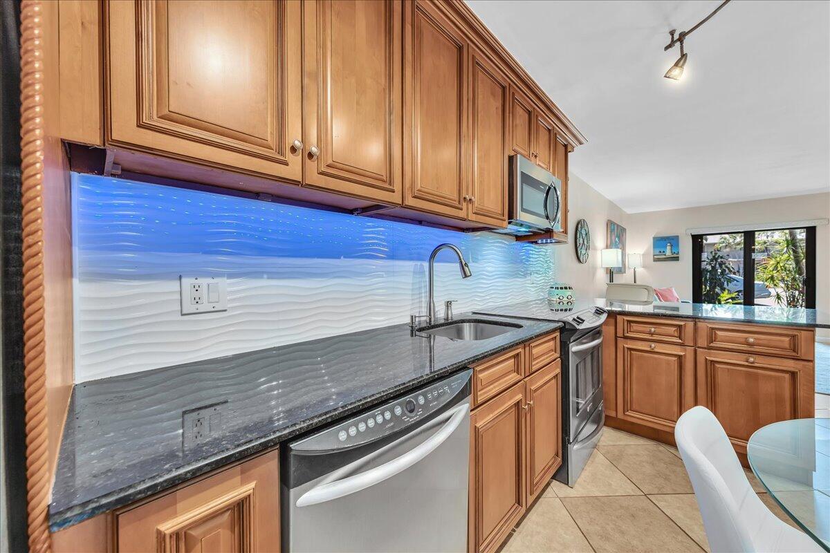 2965 NE 8th Terrace 101