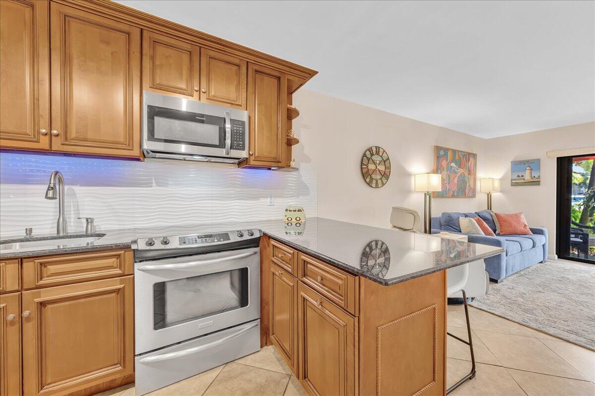 2965 NE 8th Terrace 101