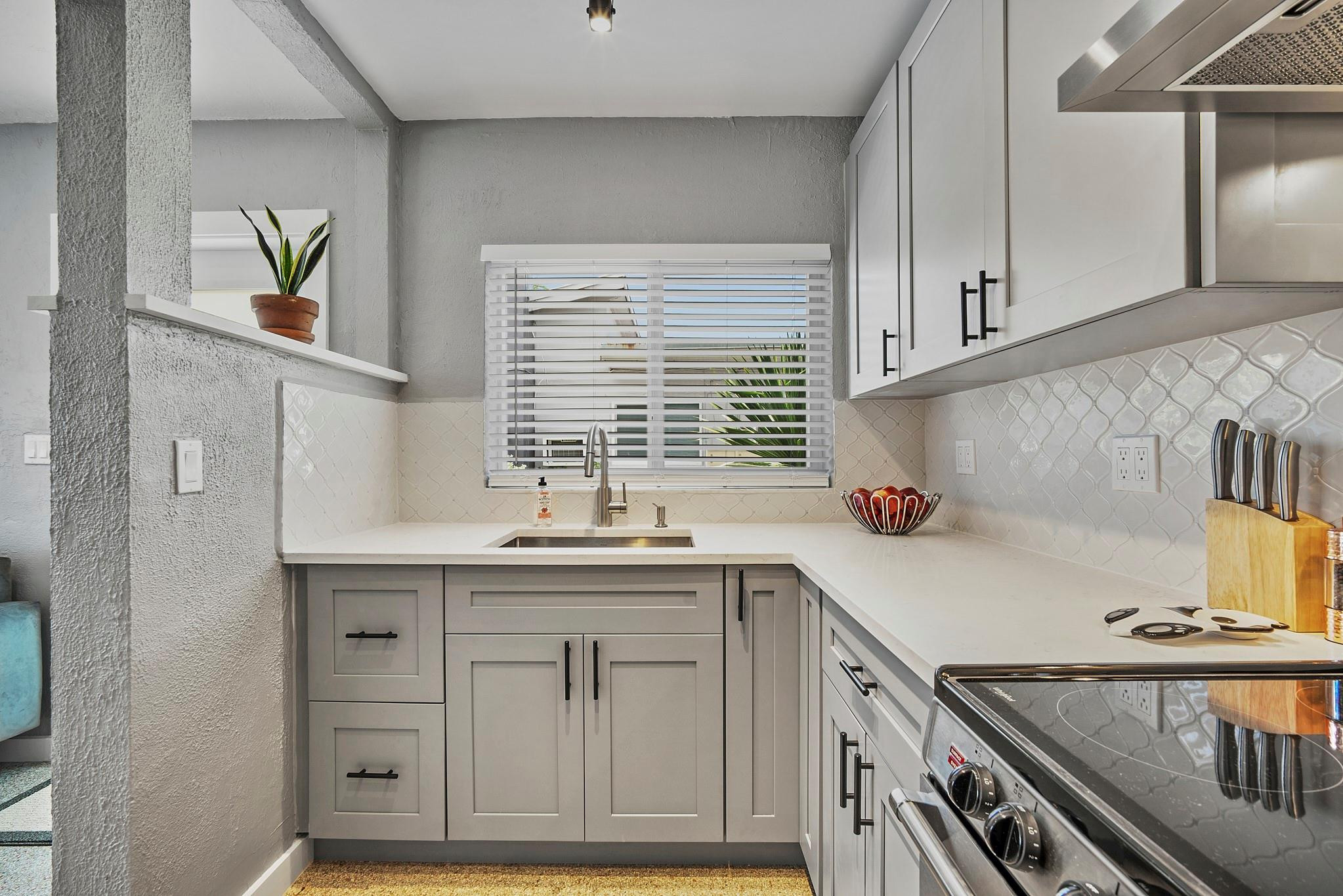 1215 NE 17th Ave 3