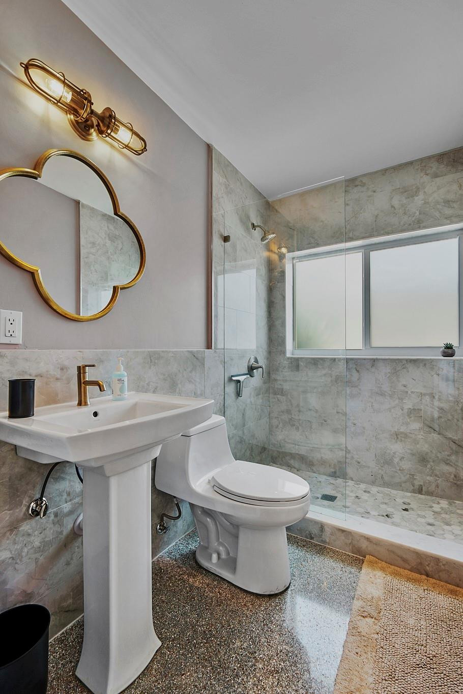 1215 NE 17th Ave 3