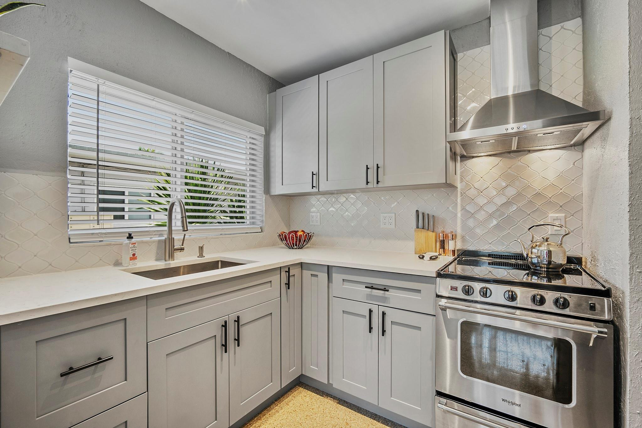 1215 NE 17th Ave 3