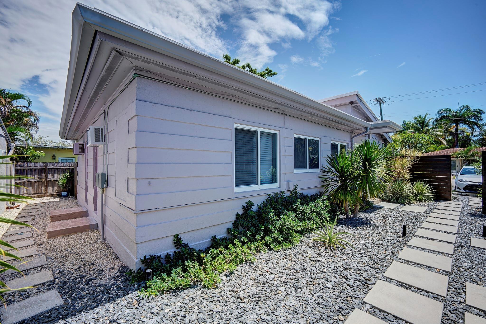 1215 NE 17th Ave 3