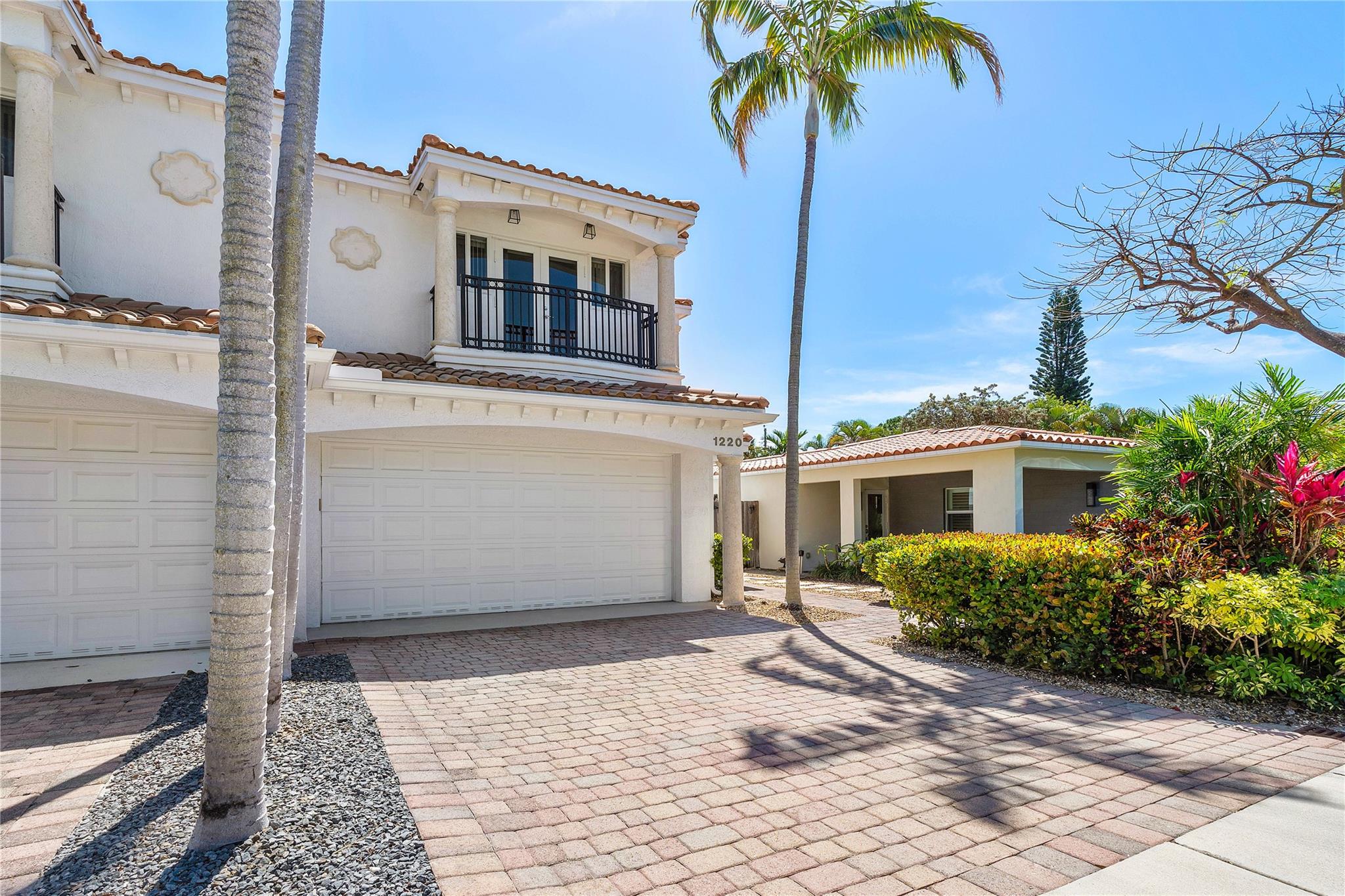 1220 NE 17th Way 1220