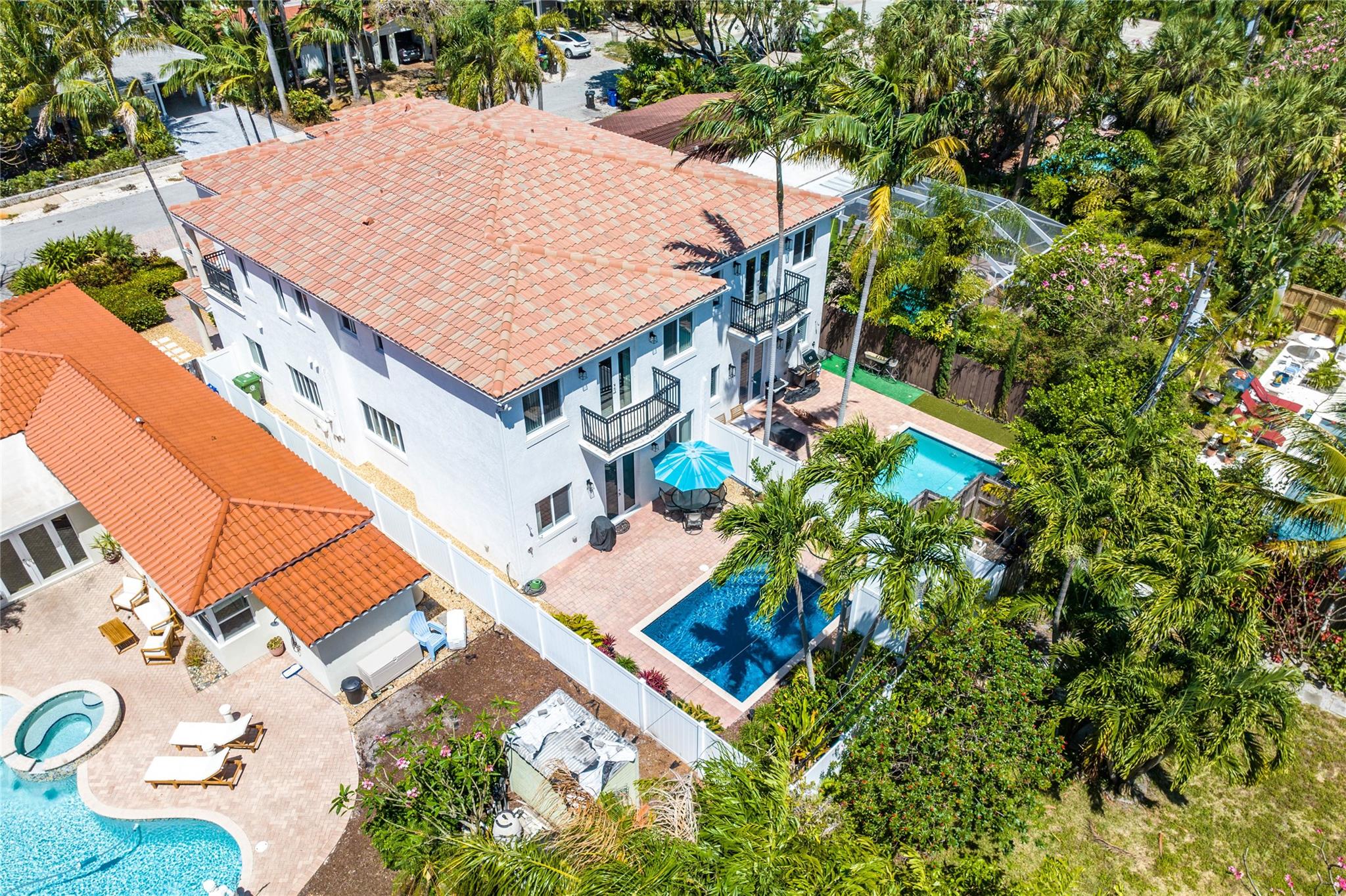 1220 NE 17th Way 1220