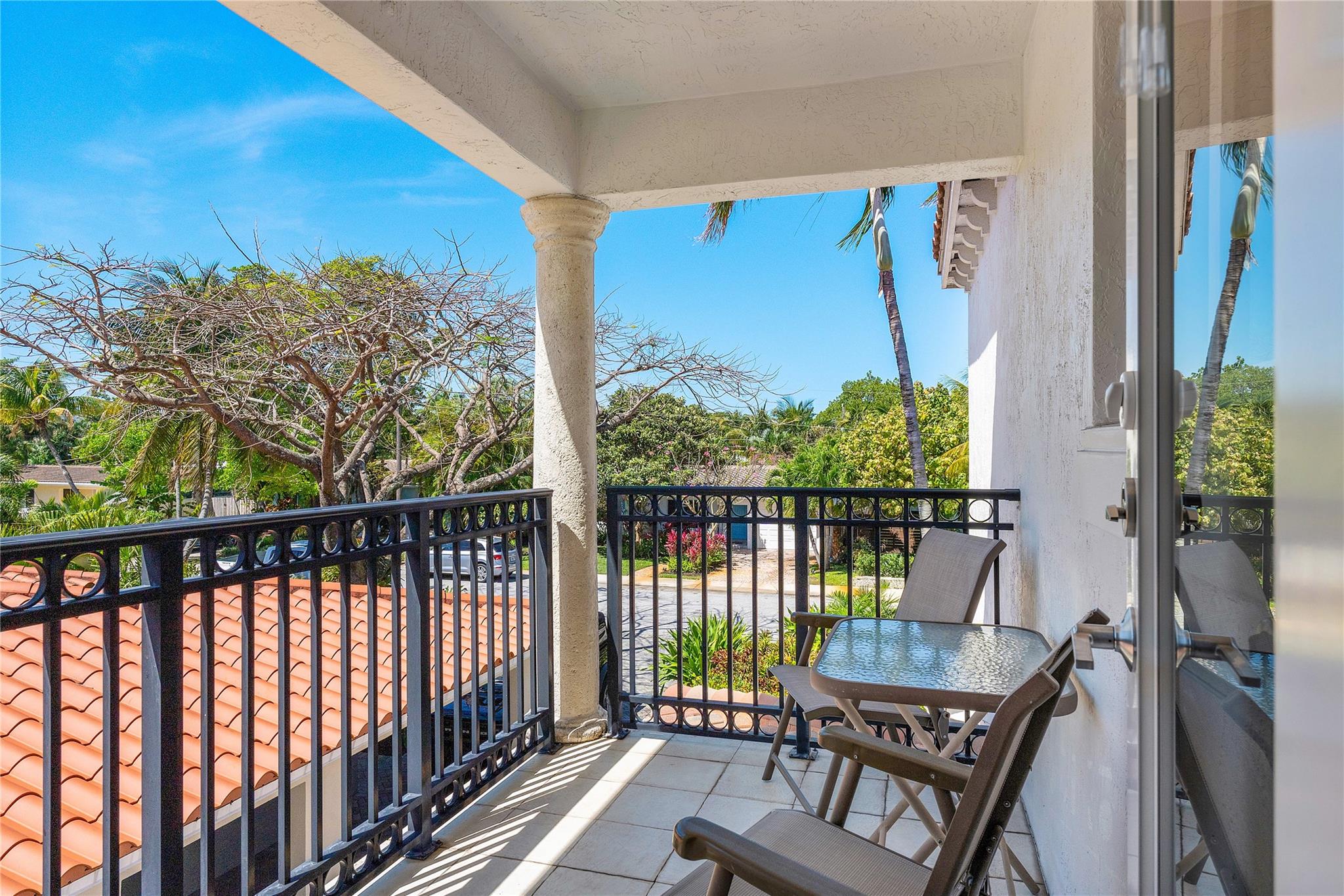 1220 NE 17th Way 1220