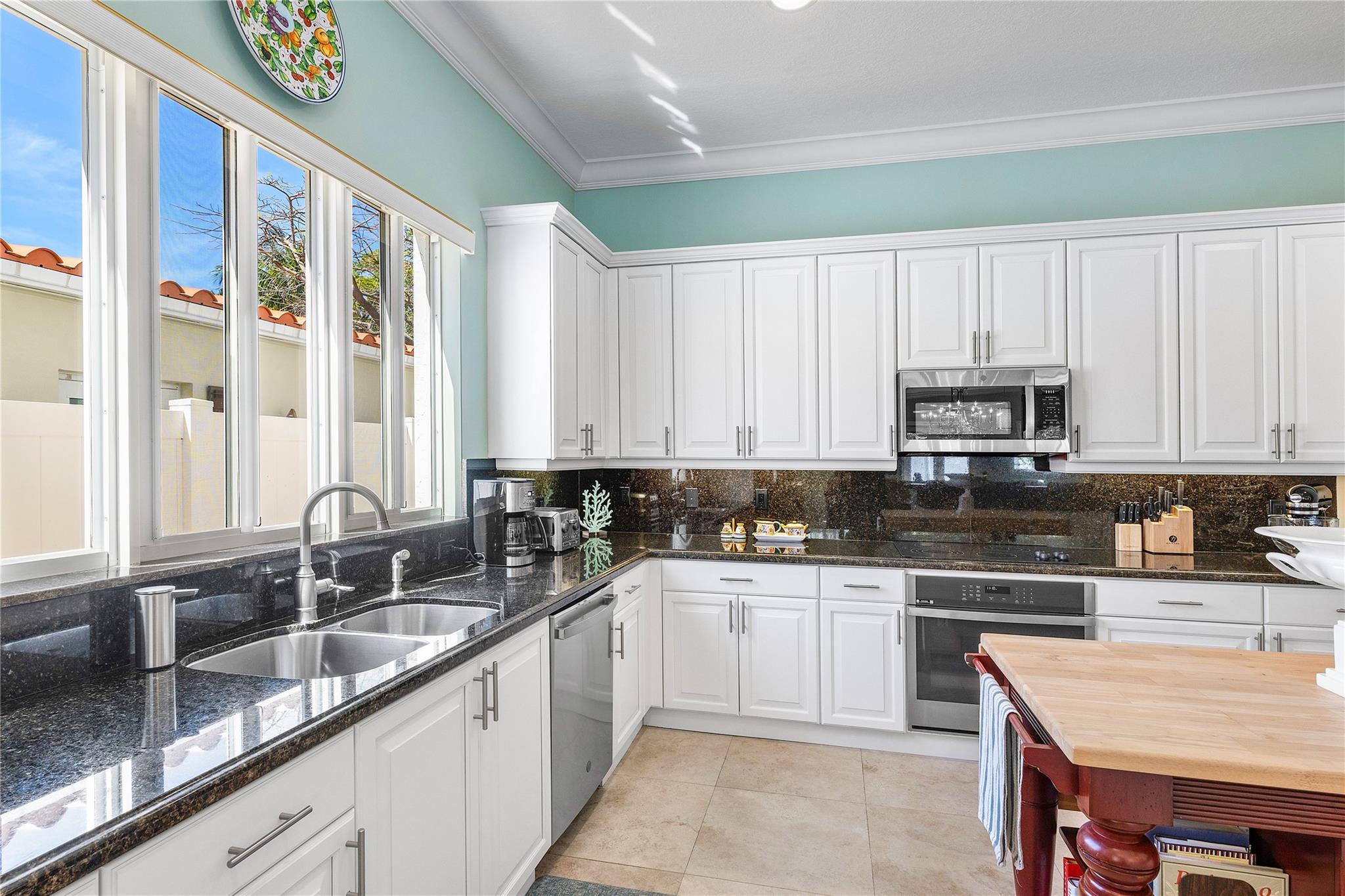 1220 NE 17th Way 1220