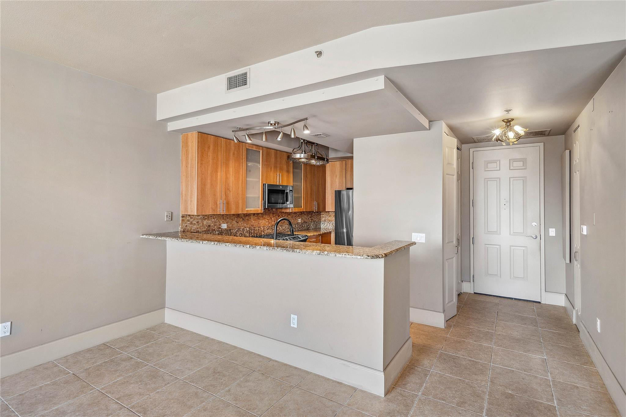 2631 NE 14th Ave 303