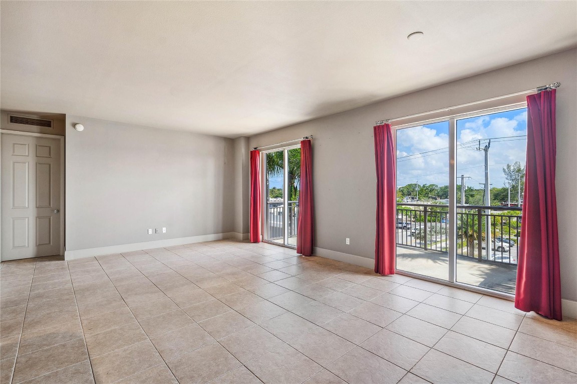 2631 NE 14th Ave 303