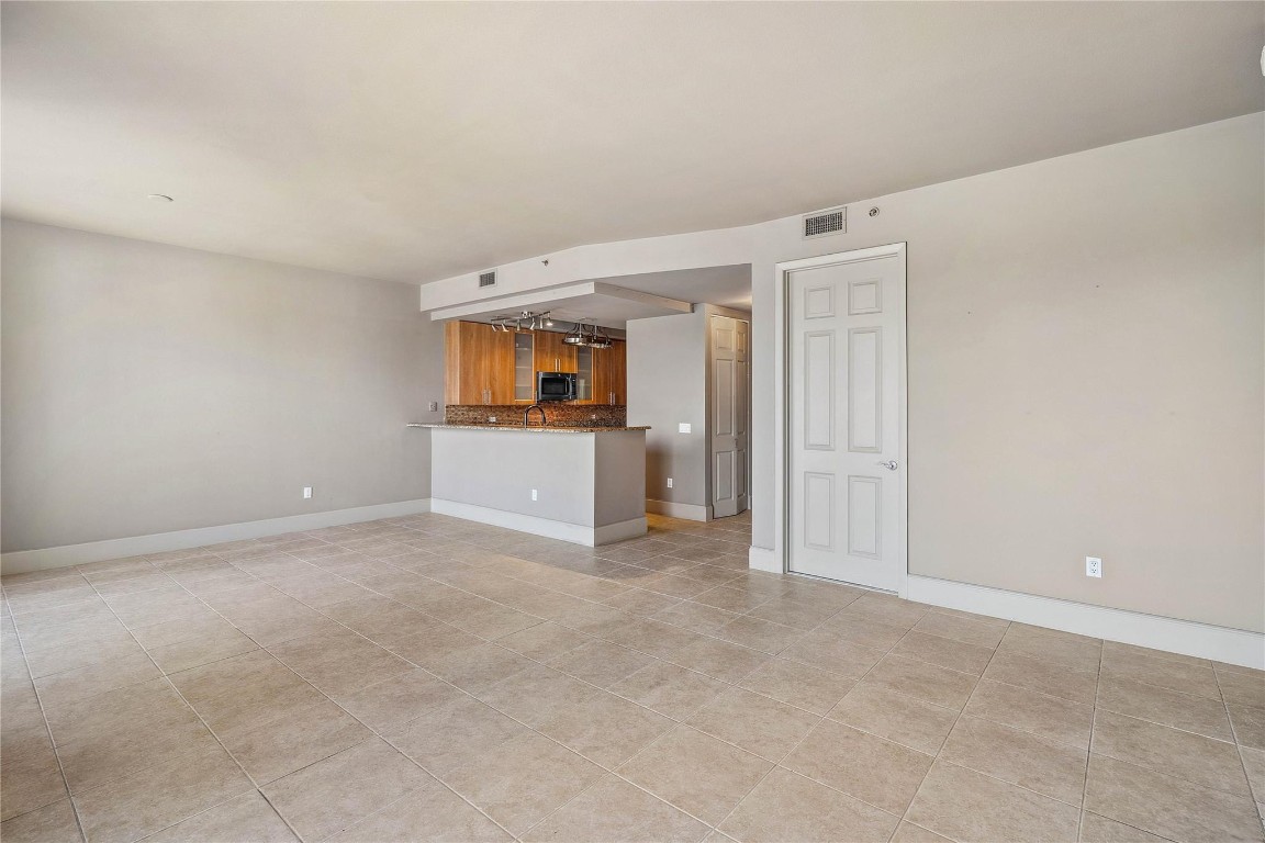 2631 NE 14th Ave 303