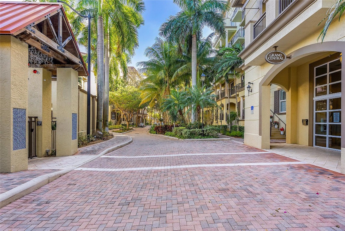 2631 NE 14th Ave 303