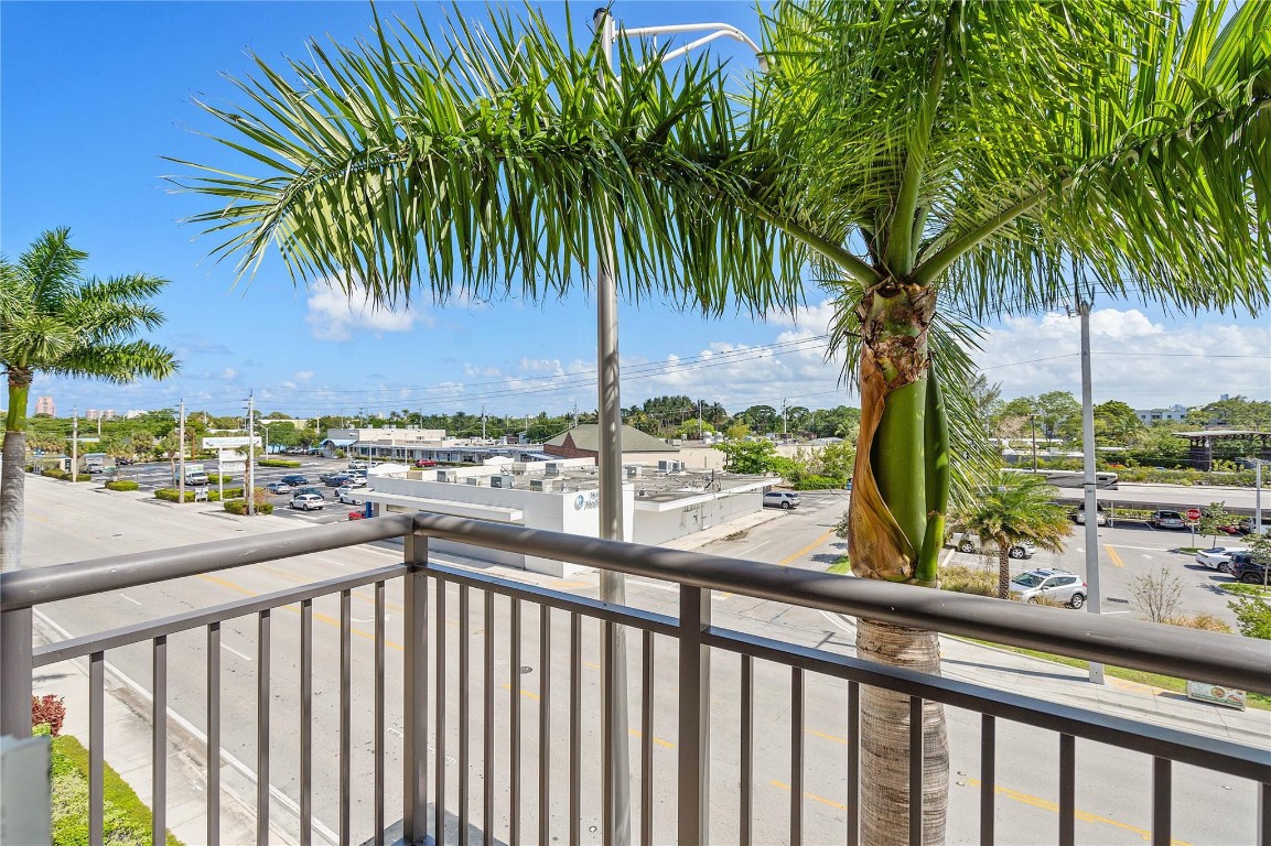 2631 NE 14th Ave 303