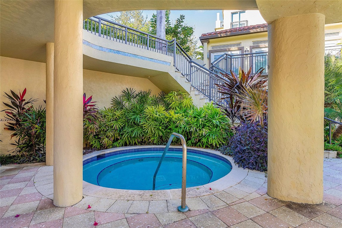 2631 NE 14th Ave 303