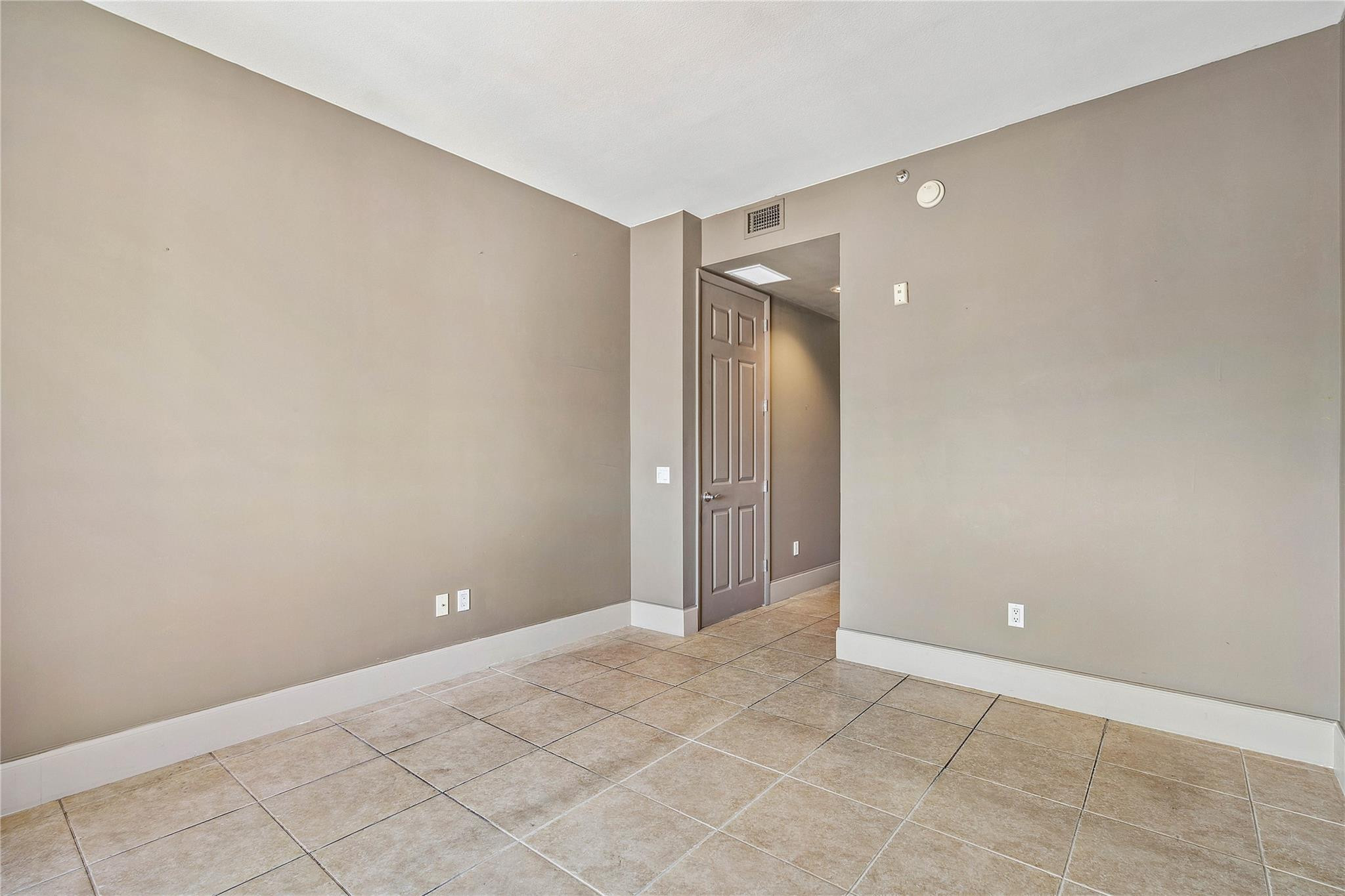 2631 NE 14th Ave 303