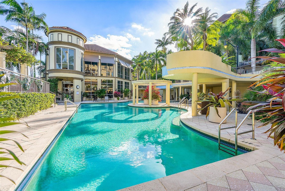 2631 NE 14th Ave 303