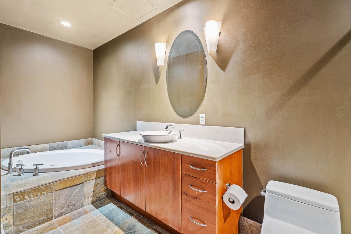 2631 NE 14th Ave 303