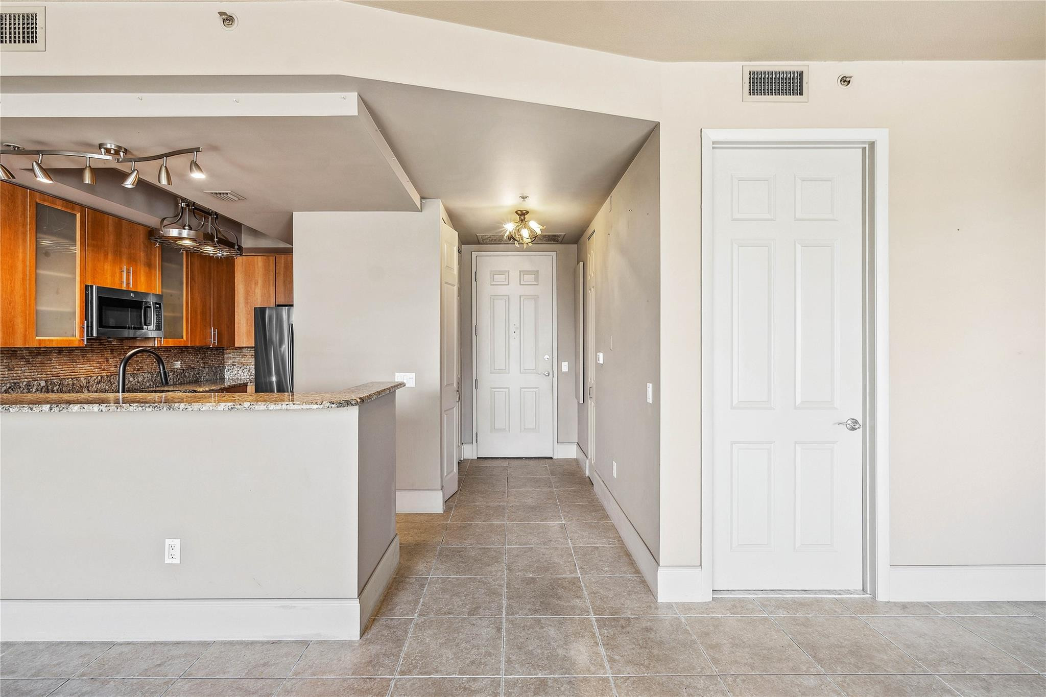 2631 NE 14th Ave 303