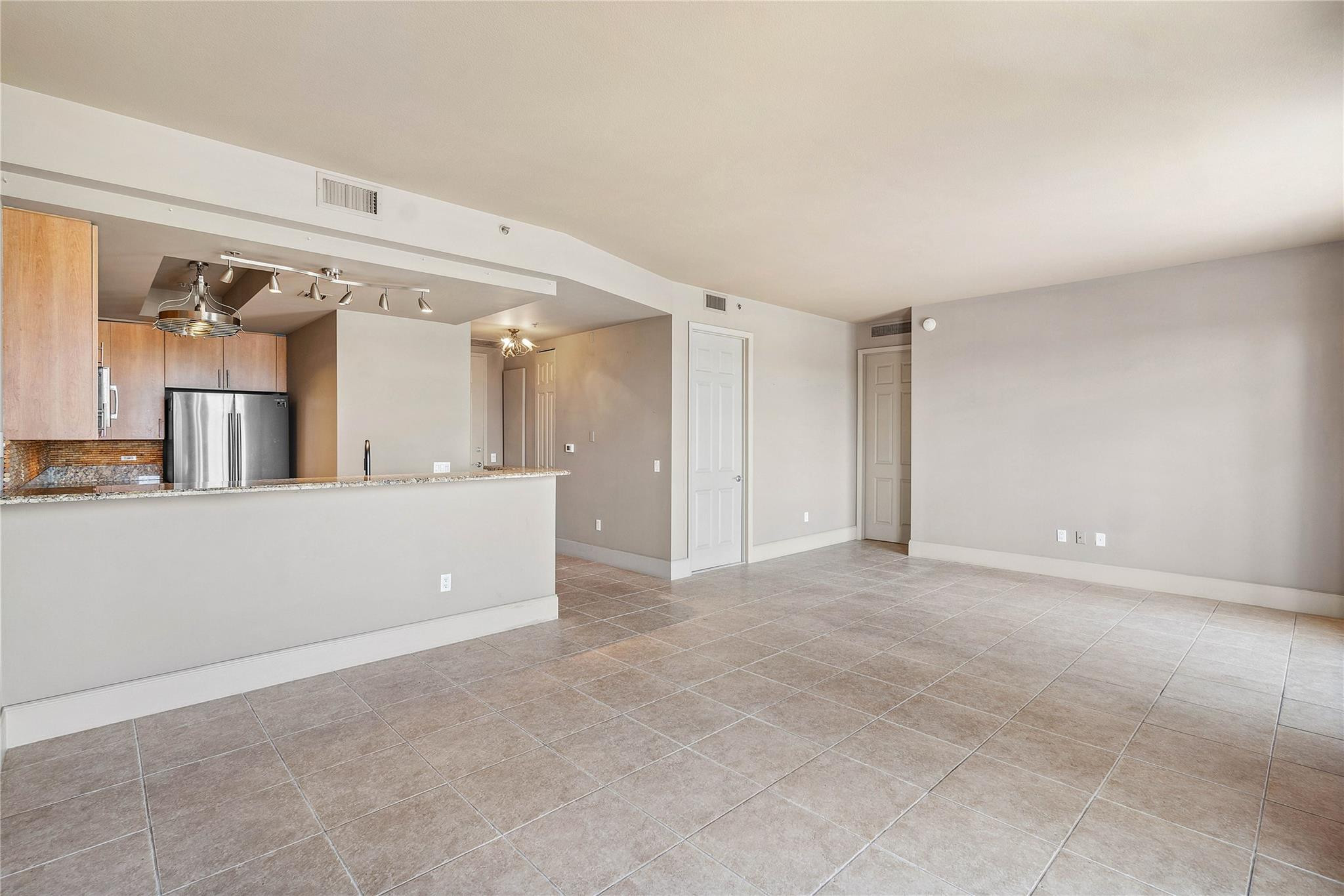 2631 NE 14th Ave 303